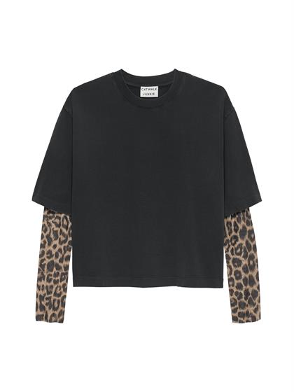 Catwalk Junkie Loose fit Tshirt with leopard mesh sleeves