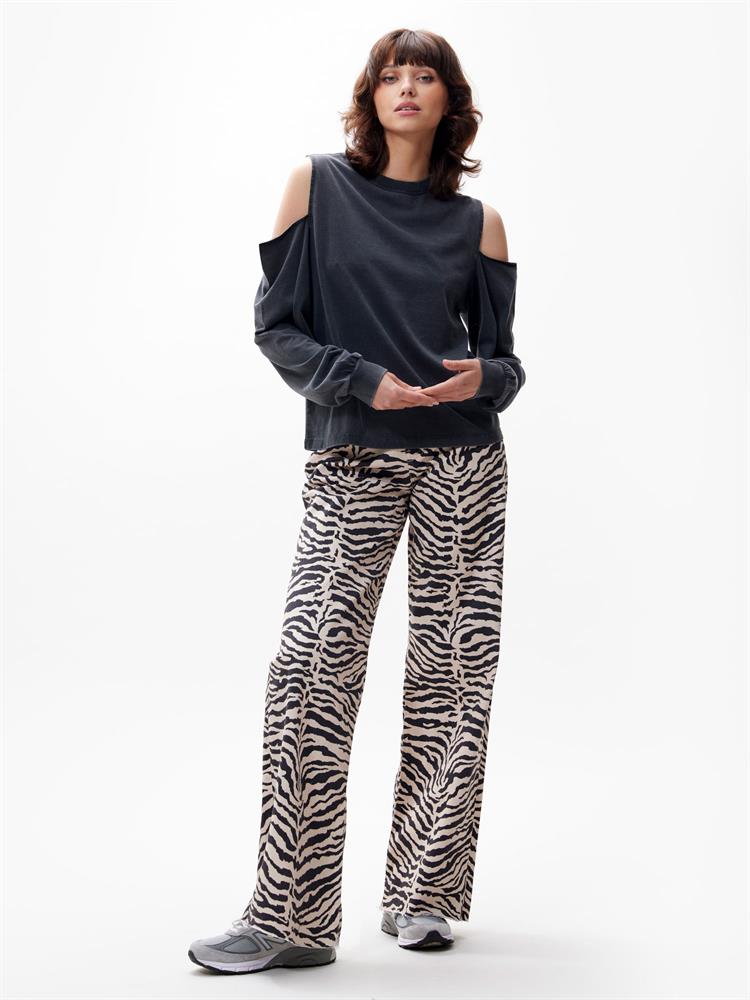 Catwalk Junkie Open shoulder long sleeve
