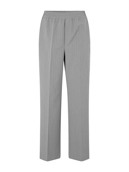 MBYM STACY PINSTRIPE PHILLIPA-M