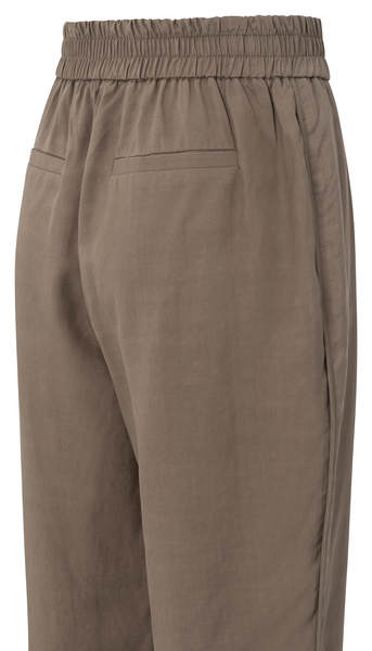 Yaya Broek met afgeronde zoom