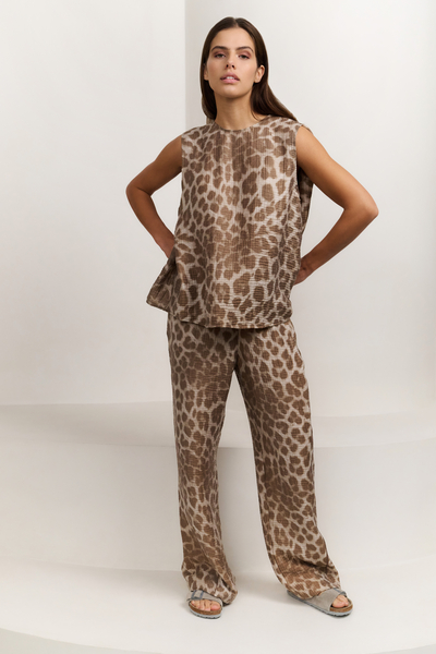 Yaya Mouwloze top met luipaardprint